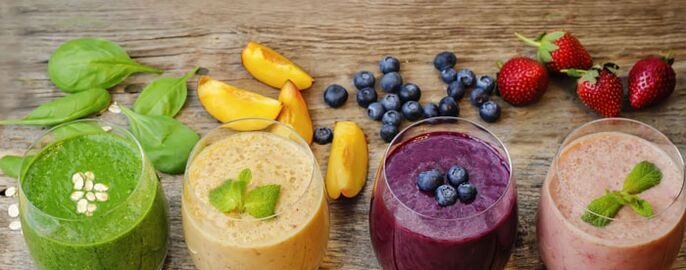 Frutas, bagas e espinafre são ótimos para fazer smoothies saudáveis