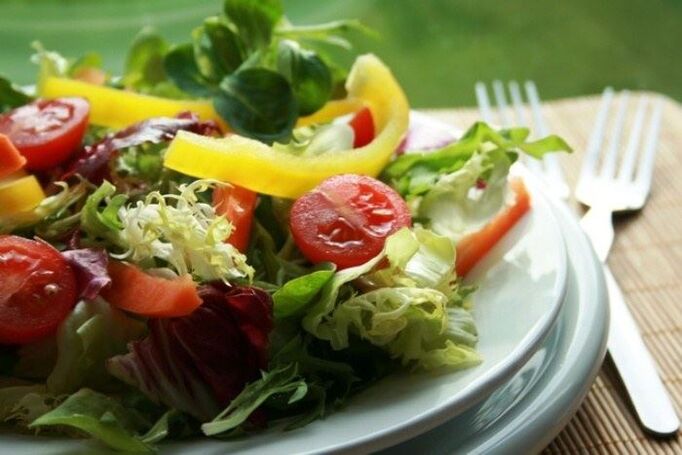 salada de legumes para perda de peso em nutrição adequada