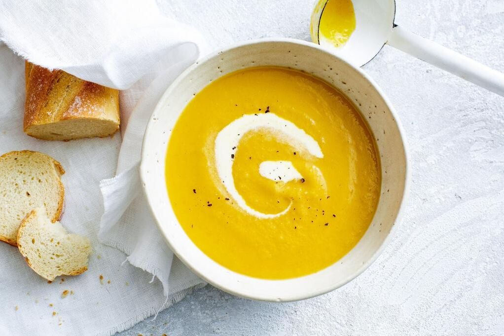 Ao seguir uma dieta para úlceras estomacais, você pode preparar purê de sopa de abóbora